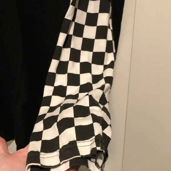 MAKE OFFER! Need Layers Without Actually Needing Layers? Hot Topic Twofer Shirt! - Picture 7 of 8